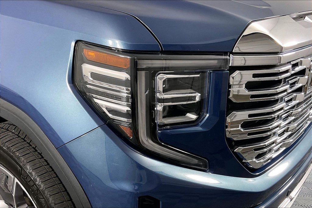 Used 2025 Blue GMC Denali image 28