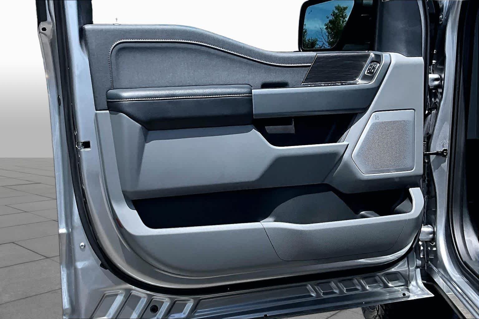 Used 2024 Iconic Silver Metallic Ford LARIAT image 26