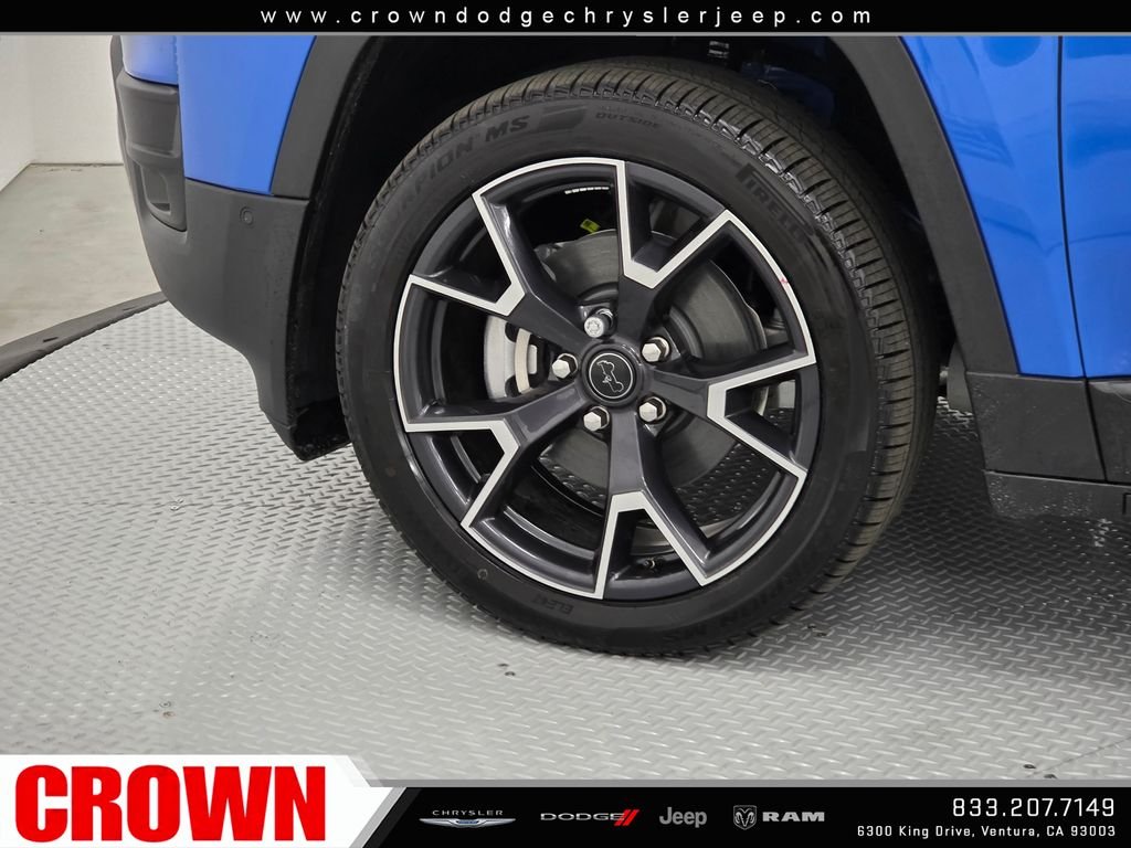 New 2026 Hydro Blue Pearl-Coat Exterior Paint Jeep Overland image 9
