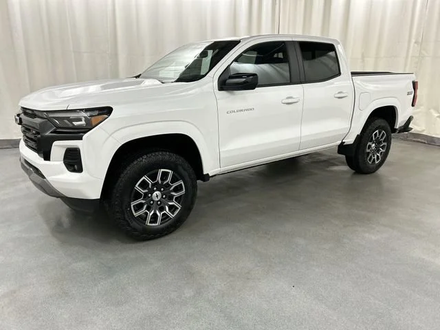 2026 Chevrolet Colorado Z71 - Photo 2