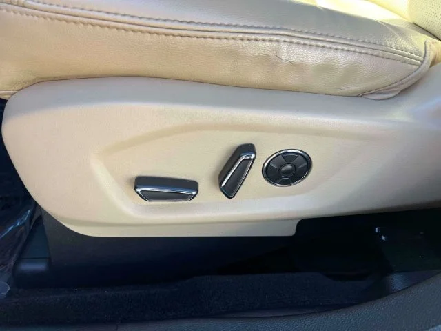 Used 2016 White Ford Limited image 29
