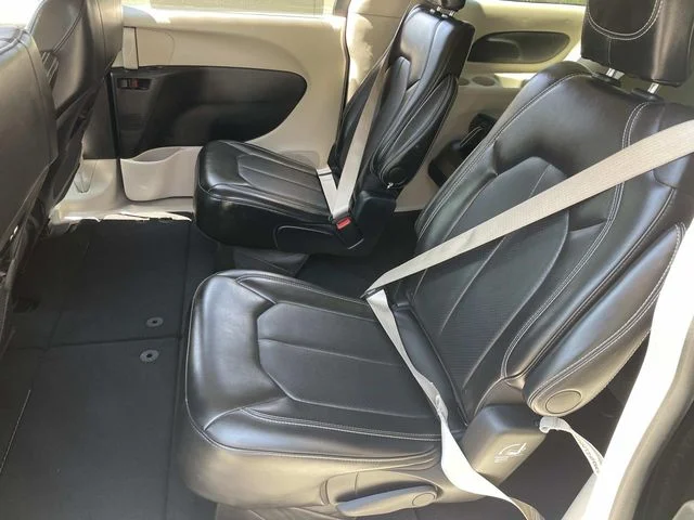 Used 2024 Black Chrysler Touring L image 17
