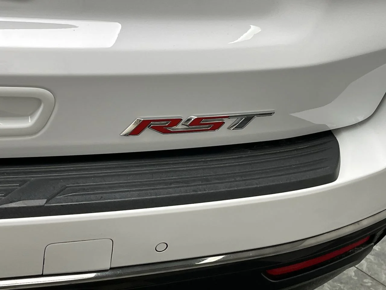 Used 2022 Summit White Chevrolet RST image 37