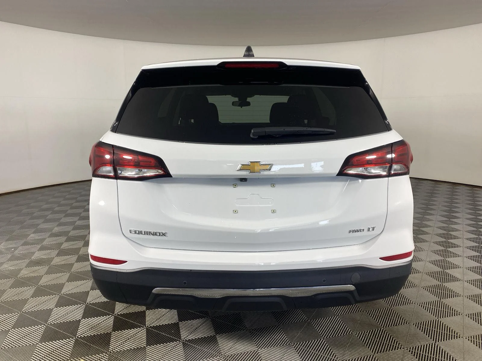 Used 2024 Summit White Chevrolet LT image 6
