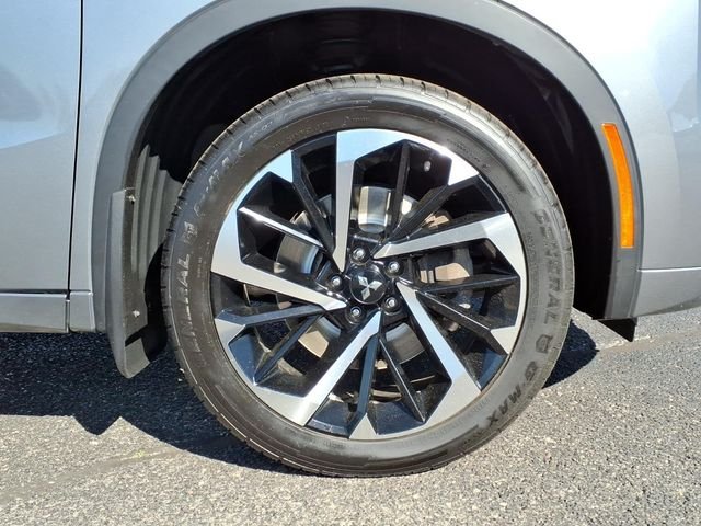 Used 2022  Mitsubishi SEL image 9