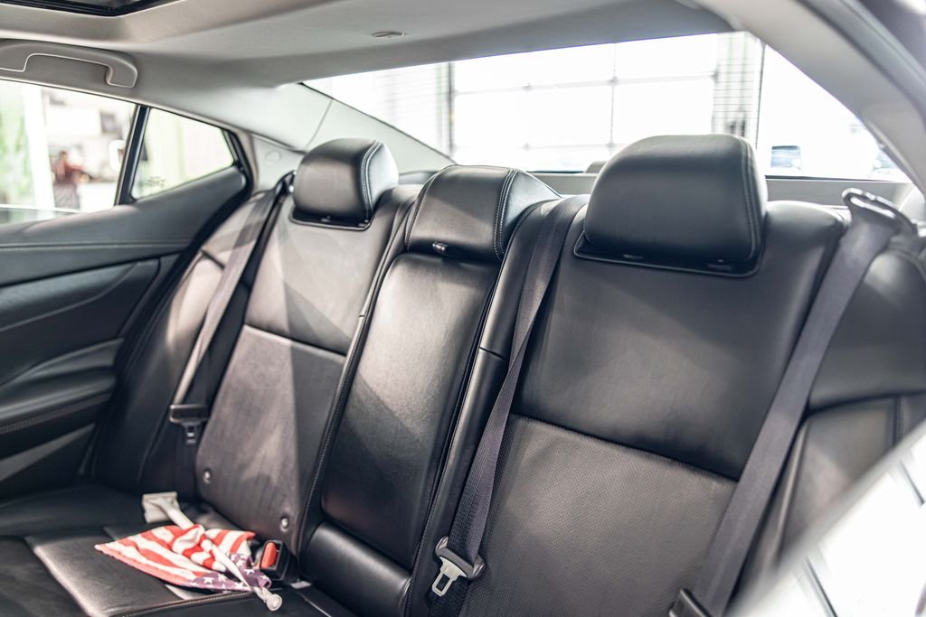 Used 2023 Red Nissan 3.5 SL image 33