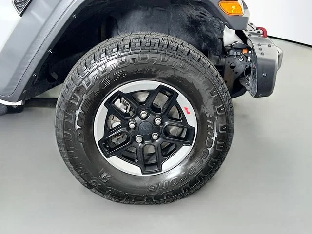 Used 2018 White Jeep Unlimited Rubicon image 38