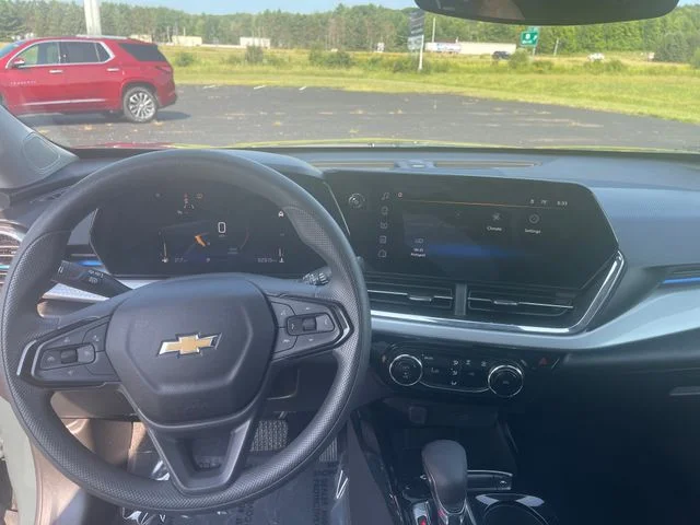 2025 Chevrolet Trax LT - Photo 15