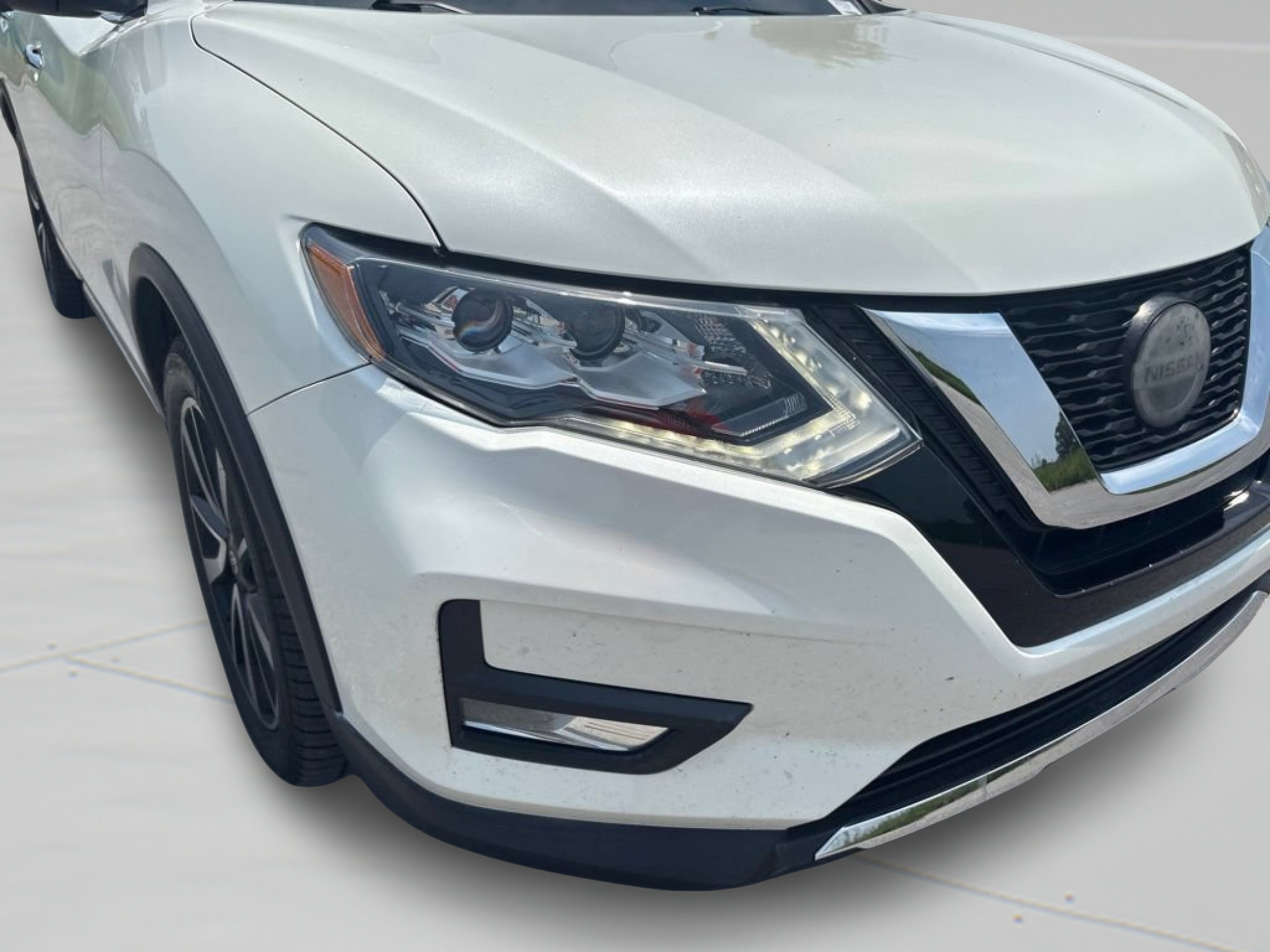 Used 2020 Pearl White Tricoat Nissan SL image 30