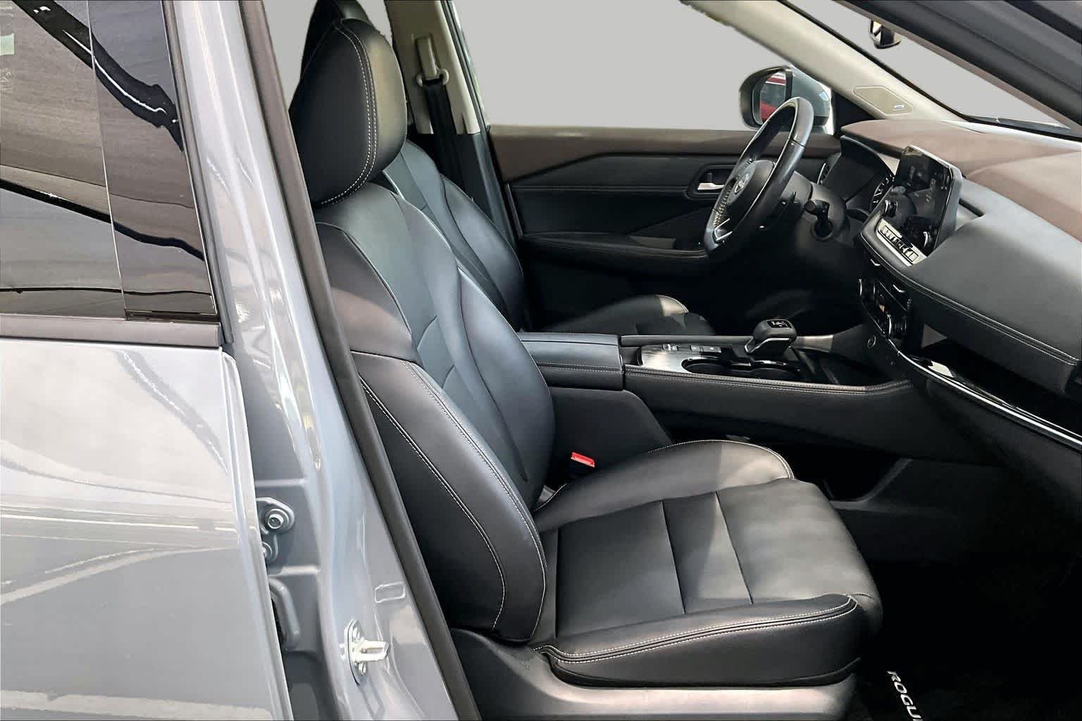 Used 2023 Boulder Gray Pearl Nissan SL image 9