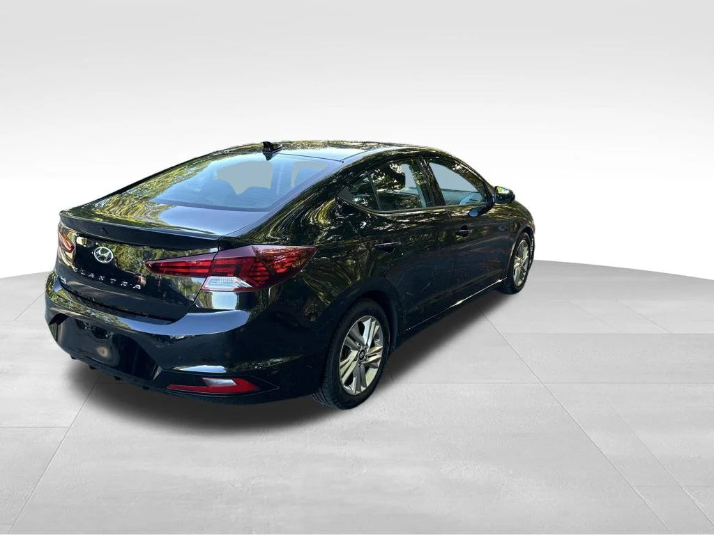 Used 2019 Black Hyundai Value Edition image 5
