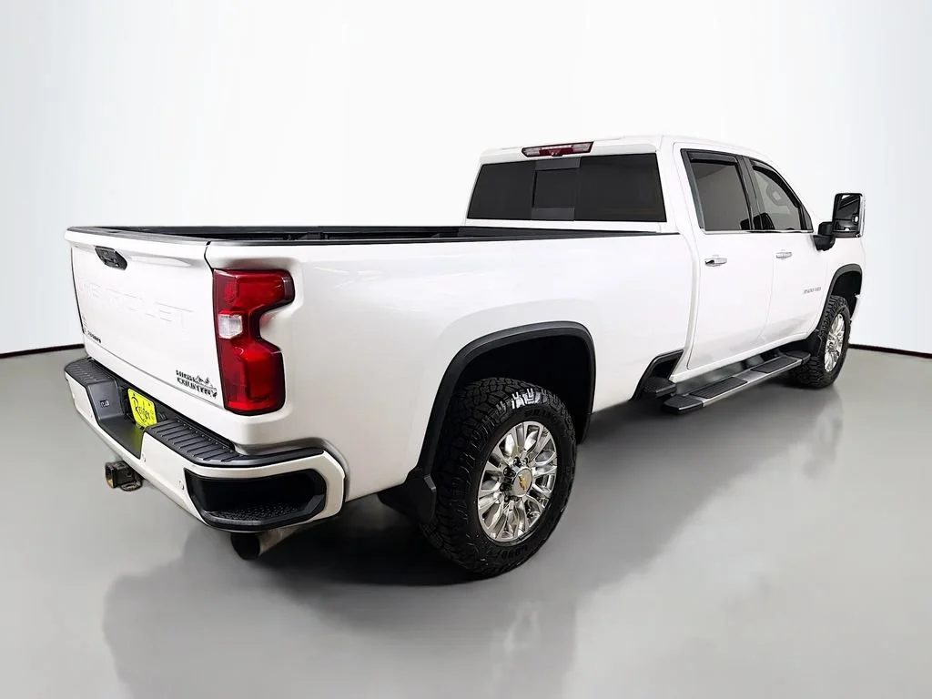 Used 2021 Iridescent Pearl Tricoat Chevrolet High Country image 6