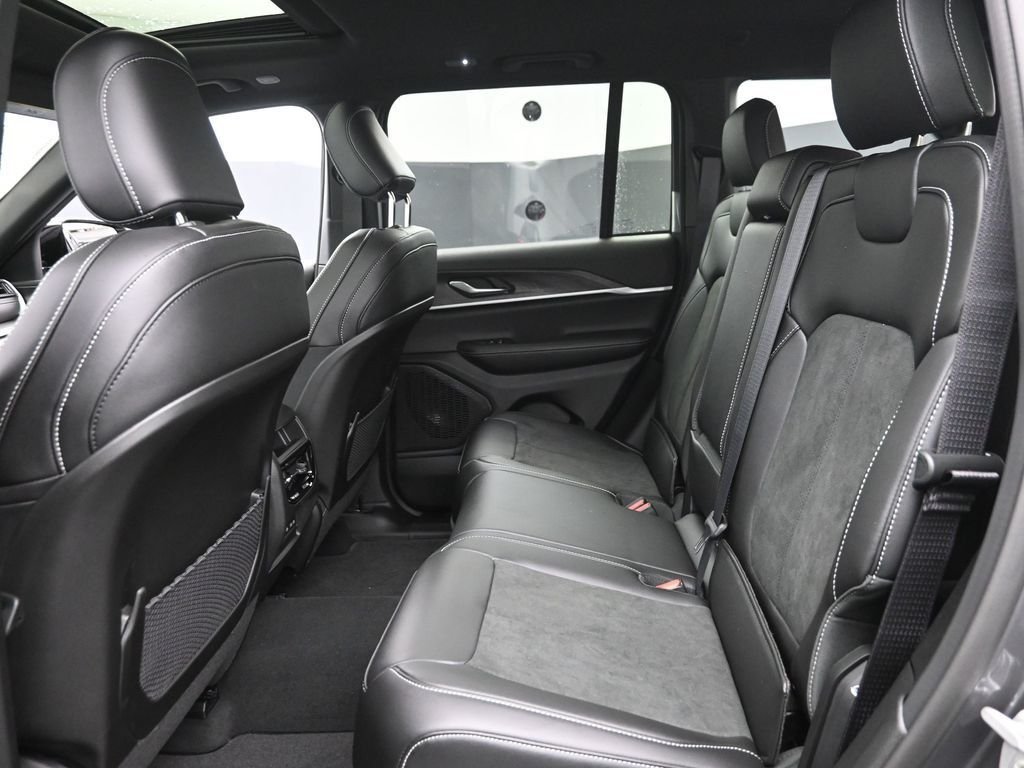 2026 Jeep Grand Cherokee Laredo - Photo 12