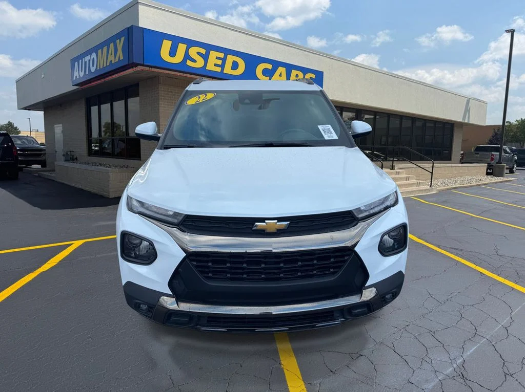 Used 2022 Summit White Chevrolet ACTIV image 3