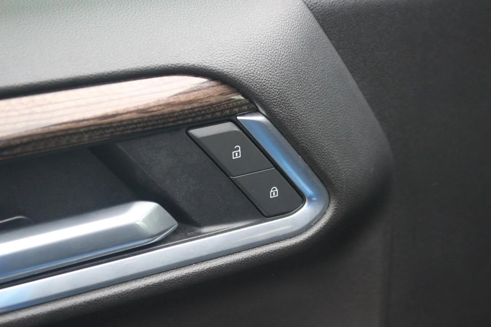 Used 2025 Riptide Blue Metallic Chevrolet LT image 14