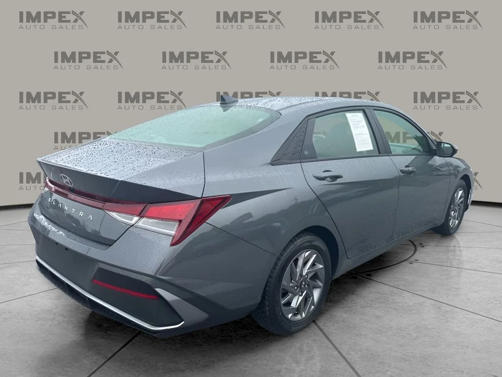 Used 2024 Gray Hyundai SEL image 5