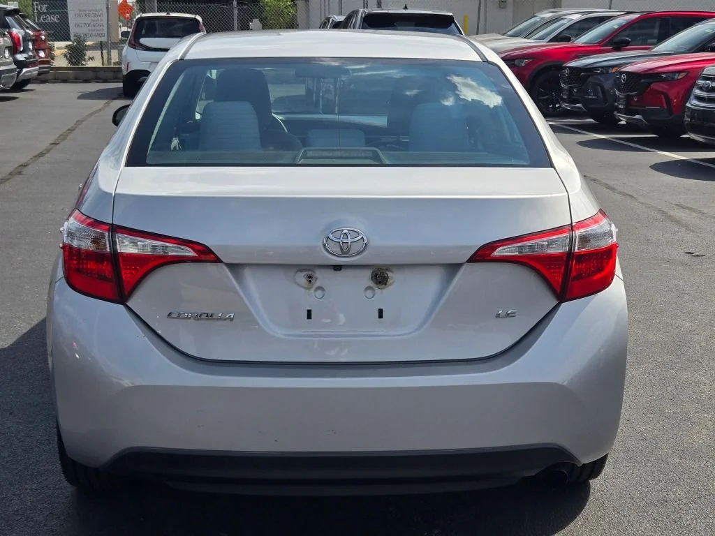 Used 2016 Silver Toyota LE image 11