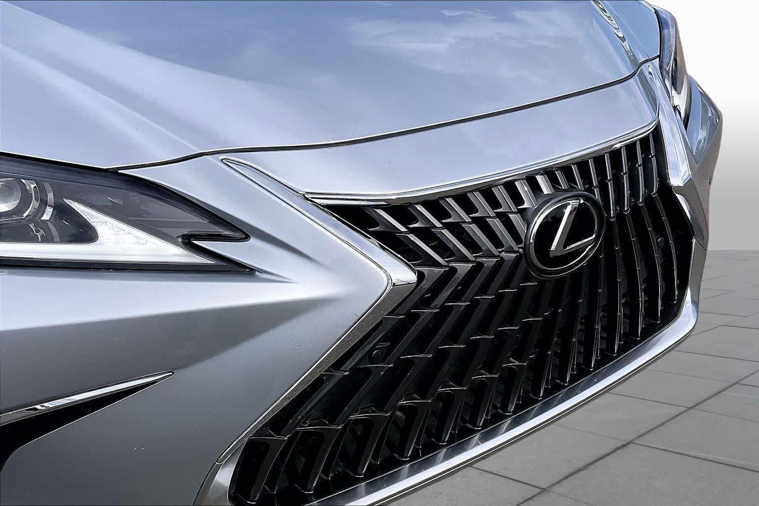 Used 2025 Iridium Lexus  image 29