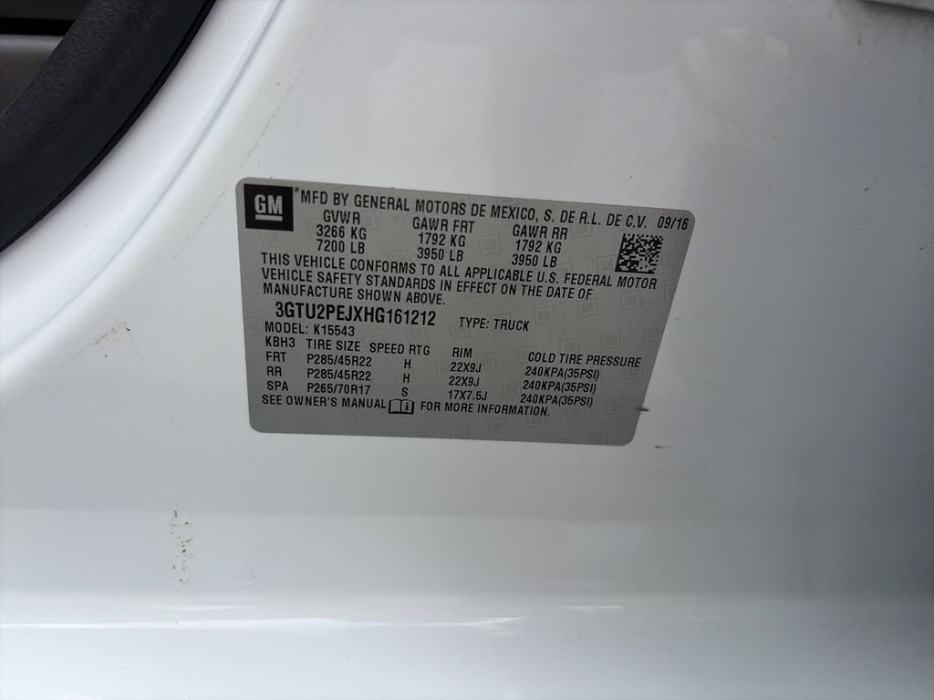 Used 2017 White GMC Denali image 36