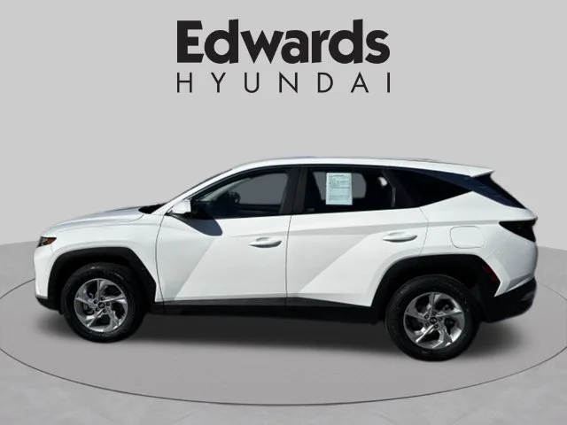 Used 2024 White Hyundai SE image 9