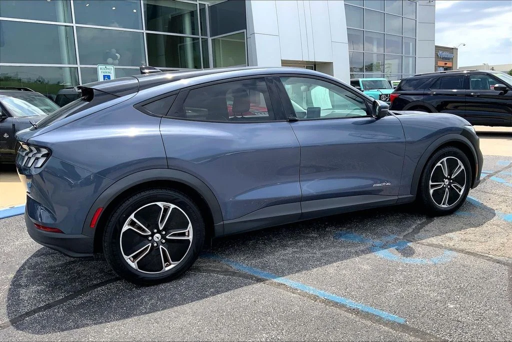 Used 2021 Blue Ford Select image 5