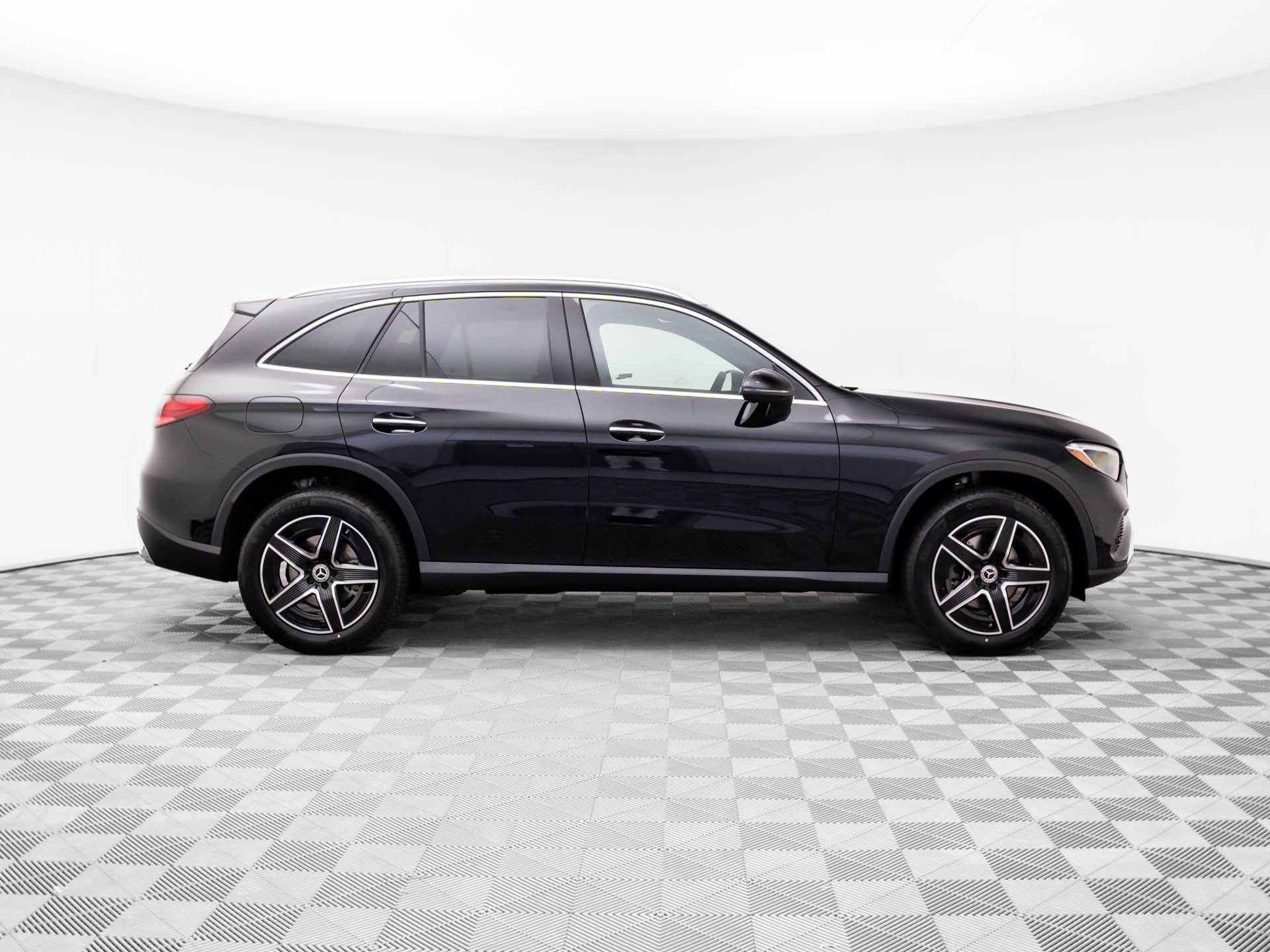 New 2026 Black Mercedes-Benz GLC 300 image 6