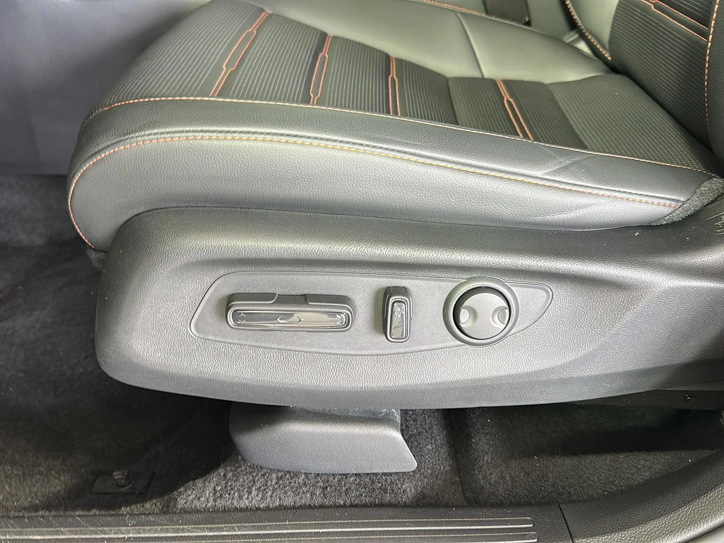 Used 2024 Platinum White Pearl Honda Sport-L image 18