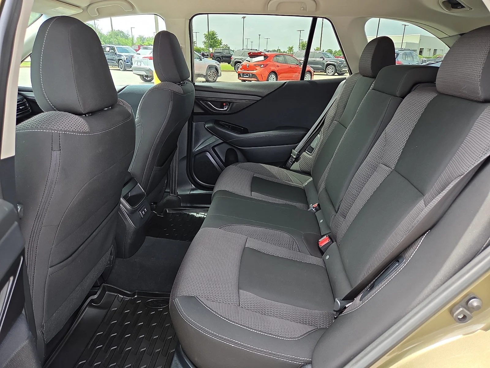 Used 2020 Autumn Green Metallic Subaru Premium image 10