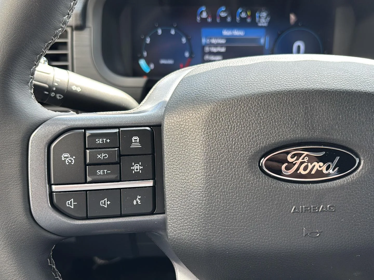 New 2026 Oxford White Ford XLT image 19