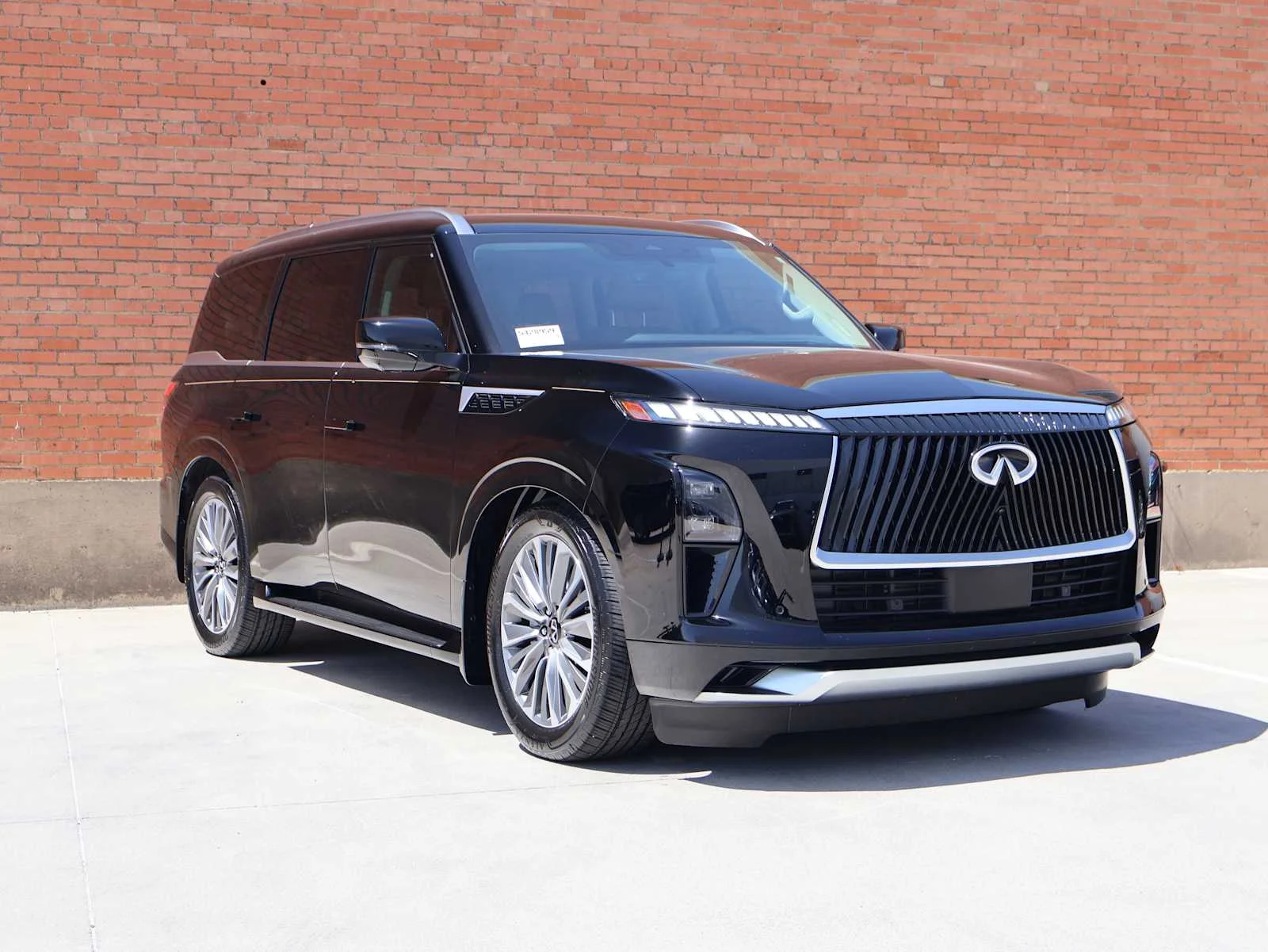 Certified Used 2026 Black Obsidian INFINITI LUXE image 4