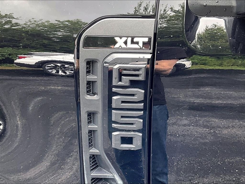 Used 2023 Black Ford XLT image 28