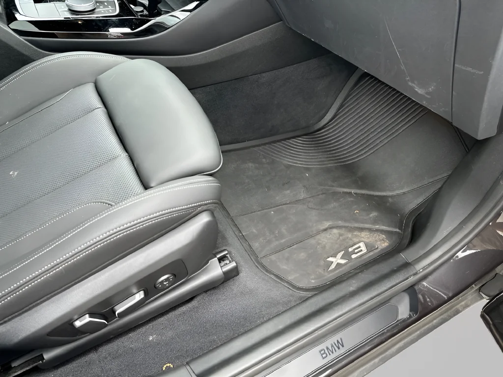 Used 2024 Gray BMW sDrive30i image 40