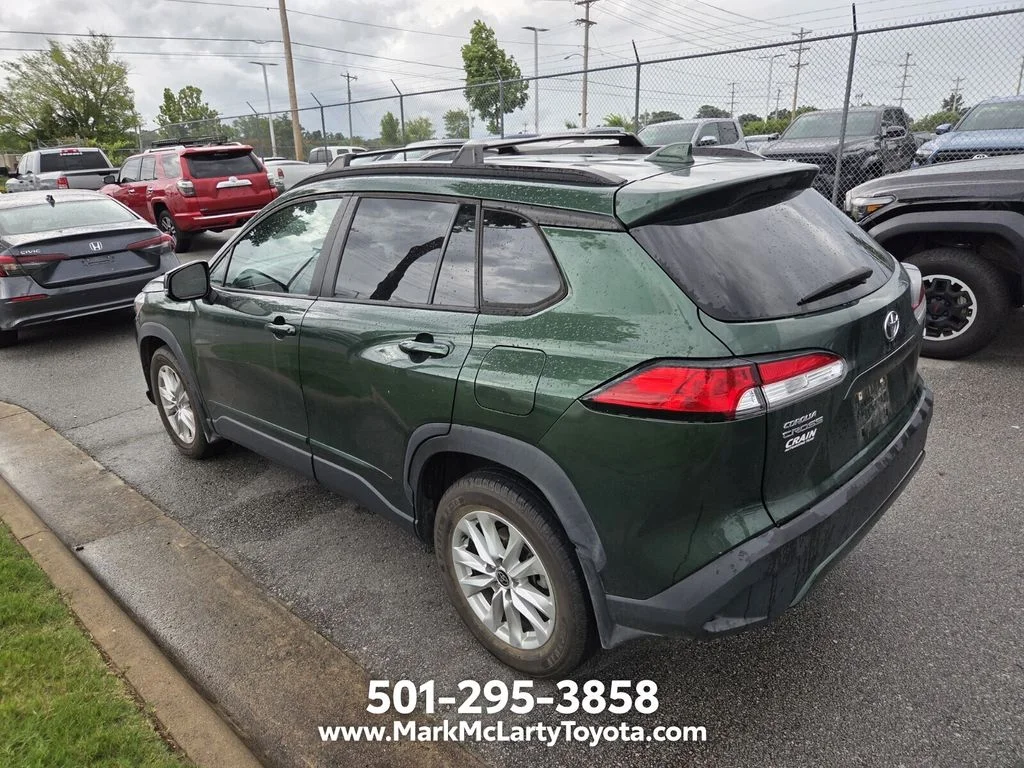 Used 2022  Toyota LE image 6