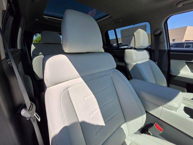 2025 Hyundai Santa Fe Limited - Photo 11