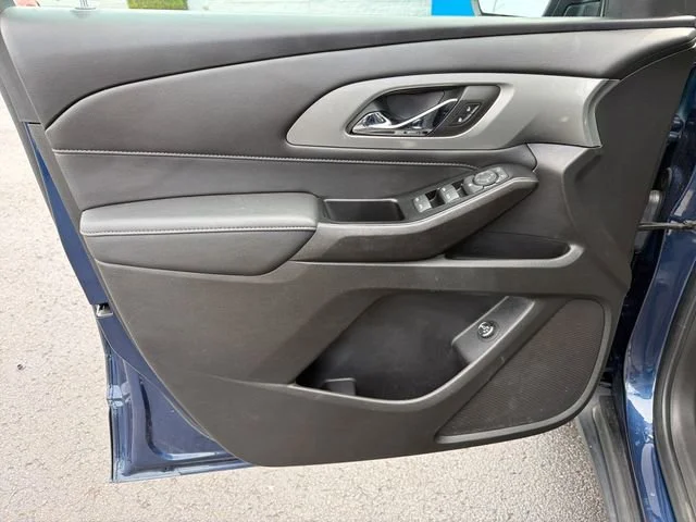 Used 2023 Northsky Blue Metallic Chevrolet LT Cloth image 17