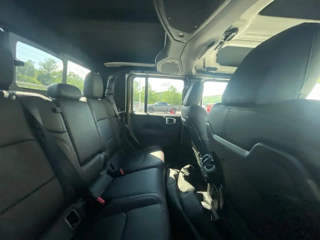 Used 2025 Green Jeep Rubicon image 9