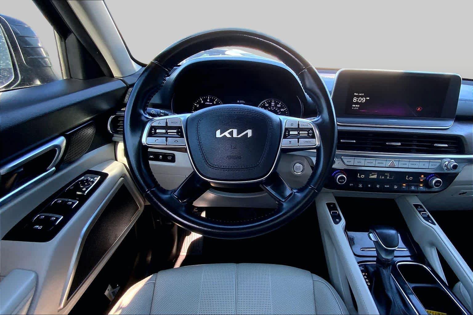 Used 2022 Gravity Grey Kia EX image 6