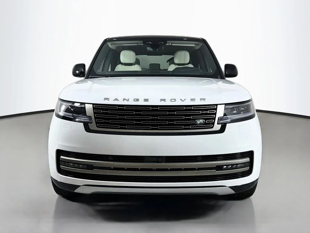 New 2027 Fuji White Land Rover SE image 2