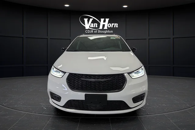 New 2026 Bright White Clear-Coat Exterior Paint Chrysler Select image 10