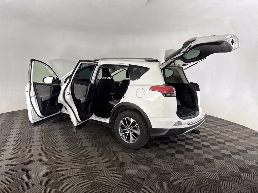 Used 2018 White Toyota LE image 26