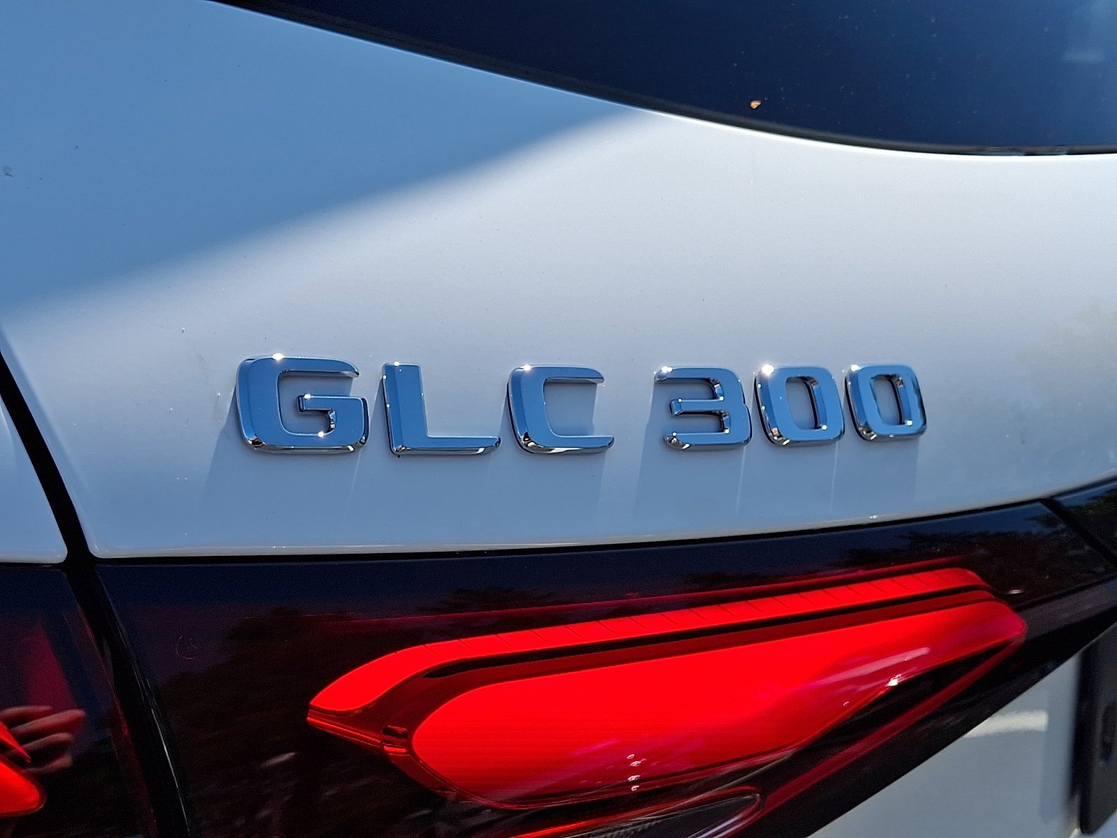 New 2027 Polar White Mercedes-Benz GLC 300 image 42