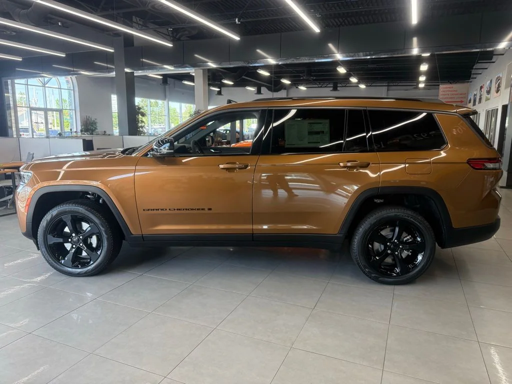 New 2026 Copper Shino Metallic Clear-Coat Exterior Paint Jeep Limited image 6