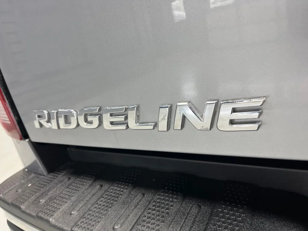 Certified Used 2017 Lunar Silver Metallic Honda RTL-E image 36
