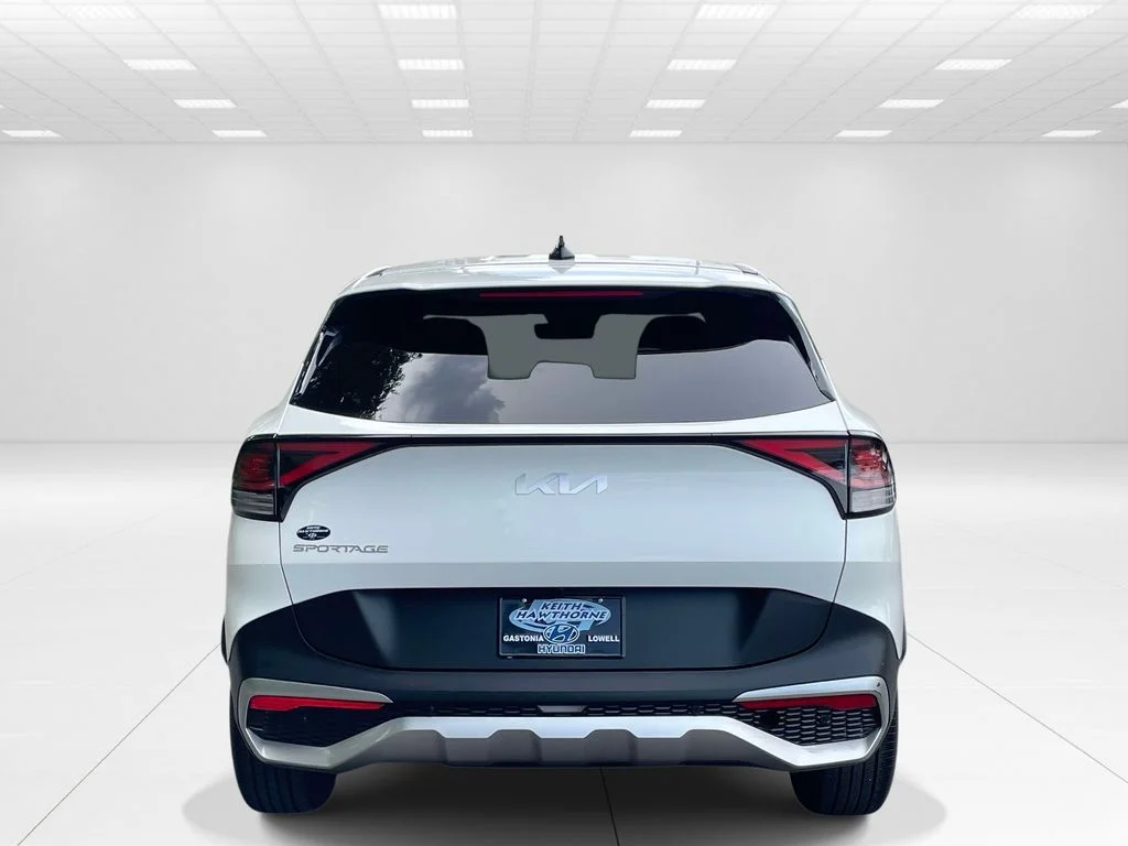 Used 2025 White Kia LX image 5