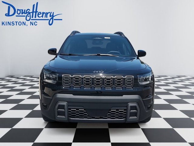 New 2026 Diamond Black Crystal Pearl-Coat Exterior Paint Jeep Limited image 8