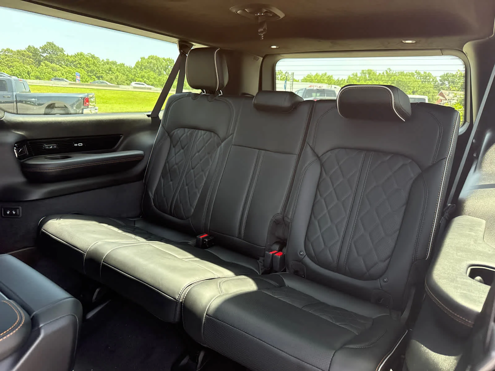 New 2026 Bright White Clearcoat Jeep Summit Reserve image 32