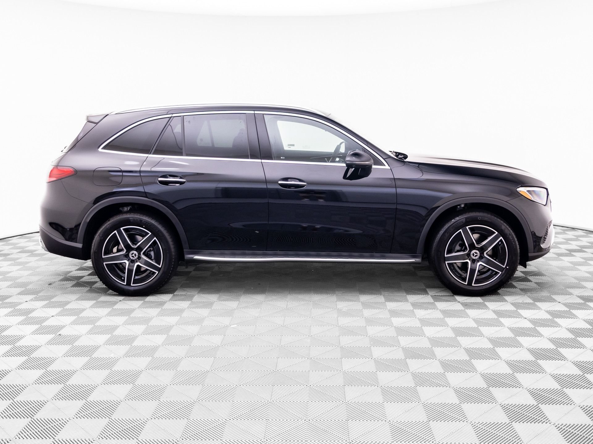 New 2027 Black Mercedes-Benz GLC 300 image 6