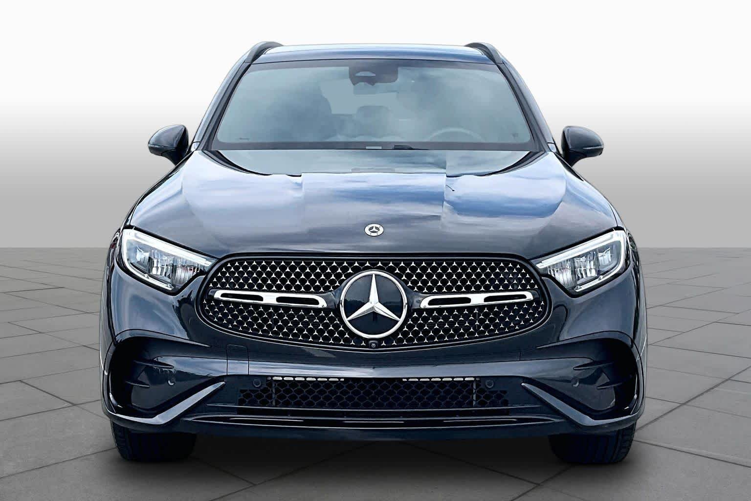 Used 2025 Graphite Grey Metallic Mercedes-Benz GLC 300 image 4