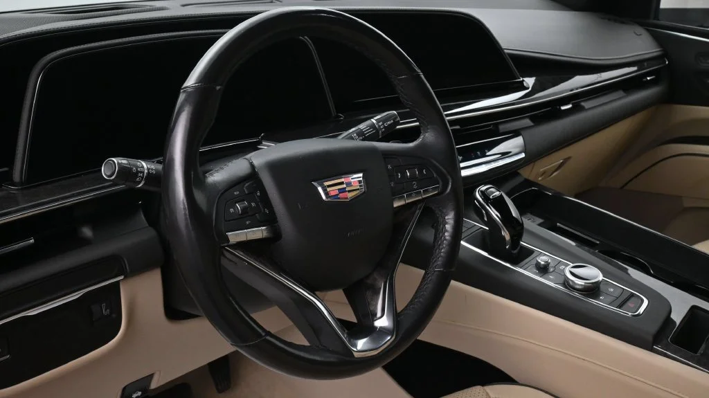 Used 2023 White Cadillac Premium Luxury image 9
