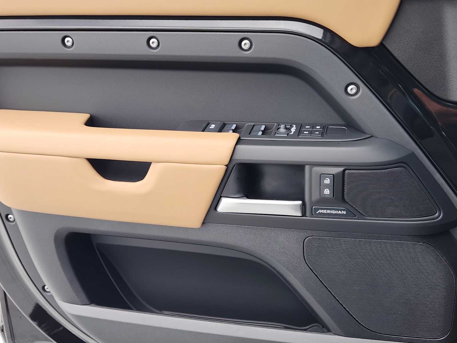 New 2026 Santorini Black LAND ROVER S image 22